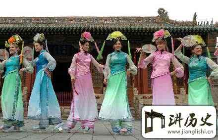 清代宫女 揭秘:中国历史上清代宫女为何要穿“高跟鞋”?