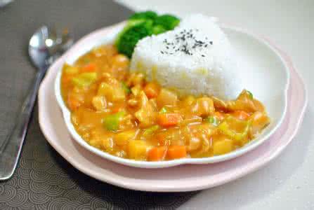 咖喱土豆鸡肉饭 咖喱土豆鸡肉饭 咖喱鸡腿饭的做法
