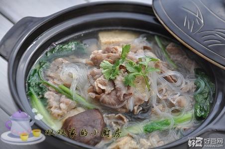 解决温饱问题 既解馋又能解决温饱的十分钟火锅——羊肉粉丝煲