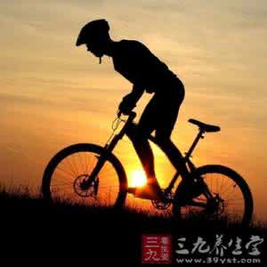 健身热身重要性 户外健身 骑行前热身的重要性和技巧