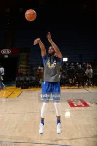 篮球投篮姿势慢动作 投篮姿势 关于篮球投篮的几个技术动作_投篮姿势