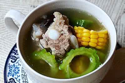 苦瓜玉米排骨汤 苦瓜玉米胴骨汤