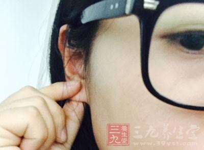 泡脚减肥法越泡越瘦 耳廓按摩减肥法 轻松瘦出窈窕身材