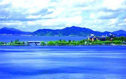 浙江宁波东钱湖 宁波的东钱湖，它是浙江最大的天然湖泊哦，不知道你们来过了吗？