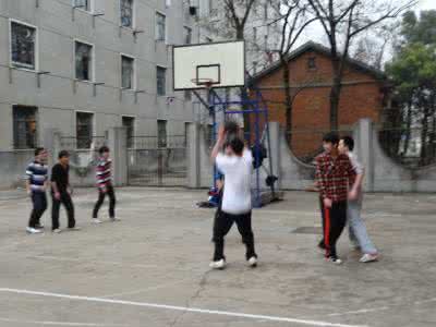 打篮球的技巧 打好篮球先练习弹跳