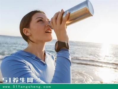 喝水时加它体内毒素排光光