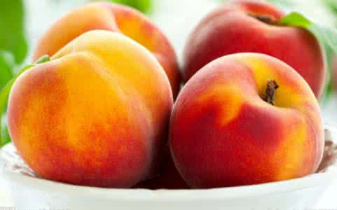 孕妇吃桃子的好处 吃桃子注意事项 孕妇吃桃子的注意事项有哪些
