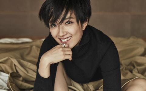 男人第一眼喜欢 男人是否成熟，看他瞧女人的第一眼