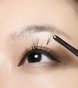 贴假睫毛的技巧 教你种假睫毛的小技巧