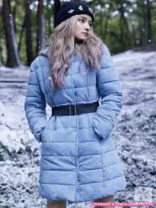 天气骤冷 需要一件羽绒服来保暖