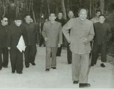 阶级矛盾不可调和 揭秘邓小平与毛泽东不可调和的矛盾