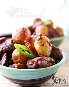 土豆排骨煲仔饭 辣排骨土豆仔