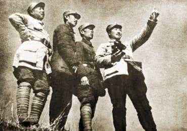 陈毅追悼会朱德反应 此人曾跟朱德齐名, 本应授衔元帅军衔, 因做错一件事被降为上将