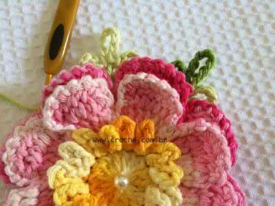 最简单的钩针小花图解 钩针小花 独特的多层钩针小花，钩几朵用途多着了（附教程）