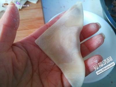 馄饨的包法图解 您真的会包馄饨吗？这样包的特别好看，简单又好熟，还不易变形！