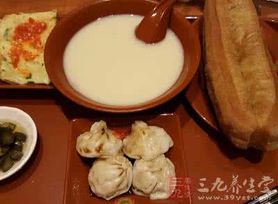 明矾炸油条 早餐店主因炸油条加明矾含铝超标获刑 销售300根