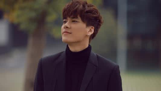 李易峰为什么叫李政委 李易峰为什么叫李政委 再也不要喊李易峰政委啦,看他各种小动作,叫宝宝才对!
