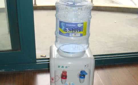 白醋清洗饮水机 怎么洗饮水机 白醋如何清洗饮水机