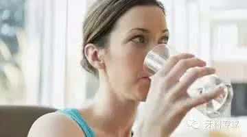 每天早上起来口干舌燥 早上起来口干舌燥 多喝水让你不再口干舌燥