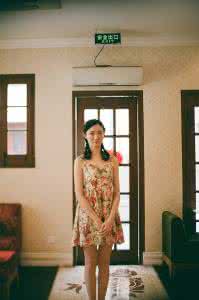 普通小区开甜品工作室 如何在普通甜品店为女友拍摄一组杂志插页照