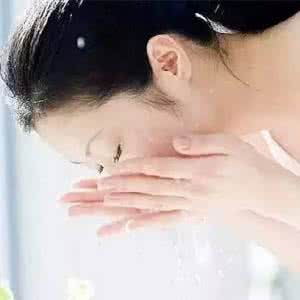 白醋洗脸有什么好处 姑娘们没事用白醋洗下脸,7大好处比100瓶护肤品都强