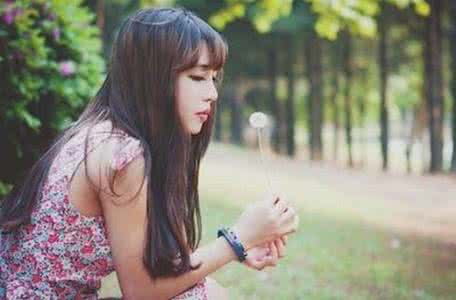 唯美的句子图片带字 唯美句子：你带着一份情暖走进我心房。从此，我的红尘，百花绮艳，花丛中你是最美的一朵。