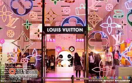 旅行照片展主题 东京Louis Vuitton旅行主题展 | 我们看到了时尚史上最勇猛的逆袭青年和最励志的创业故事