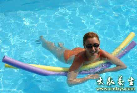 游泳呼气用鼻子还是嘴 游泳时最重要的是不间断呼气
