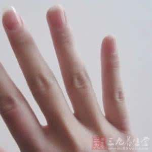 贫血指甲 贫血指甲 从指甲看你是否贫血