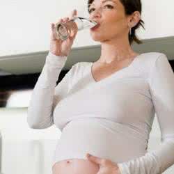 如何缓解孕早期便秘 孕早期便秘 如何缓解孕早期便秘？