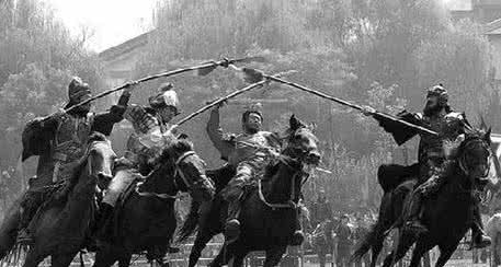 三国演义三英战吕布 三英战吕布是哪三英？细说三国演义中的刘关张