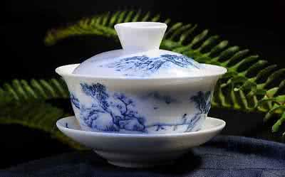 盖碗茶杯喝茶正确手势 盖碗喝茶有“暗号”,你懂吗?