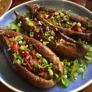 蒜苔肉酱 非常省时的美味--蒜香肉酱烤茄子【厨屋飘香】