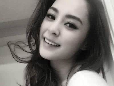 阿娇晒健身自拍照 阿娇晒健身自拍照 阿娇钟欣桐深夜发性感魅惑自拍，还让人怎么睡得着