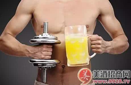 健身可以喝啤酒吗 健身可以喝啤酒吗 健身喝啤酒好吗？
