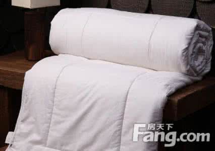 羊毛衫洗的时候掉毛 羊毛被子掉毛 羊毛被子应该怎么洗 羊毛被子掉毛怎么办