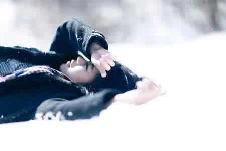 一念轮回君千殇 执笔花落，一念成殇【情感美文】