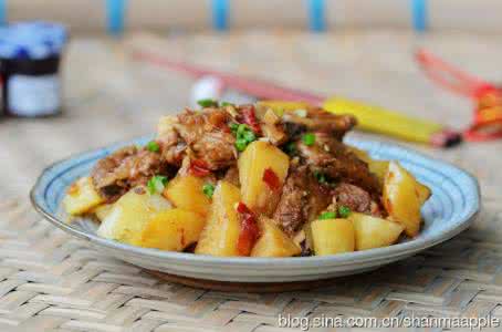 土豆蒸排骨要放水吗 土豆蒸排骨