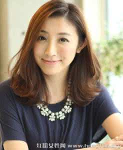 减龄又显白的头发颜色 中年妇女发型 2015最新修颜减龄发型 中年妇女适合的时尚造型