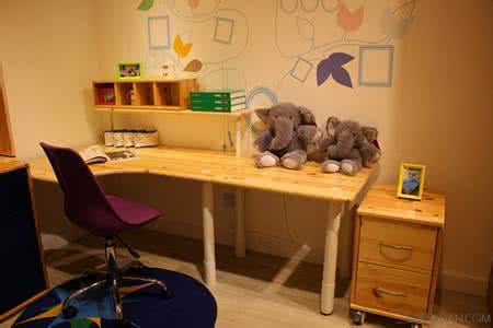 书桌什么颜色对眼睛好 孩子书桌摆放在什么位置好