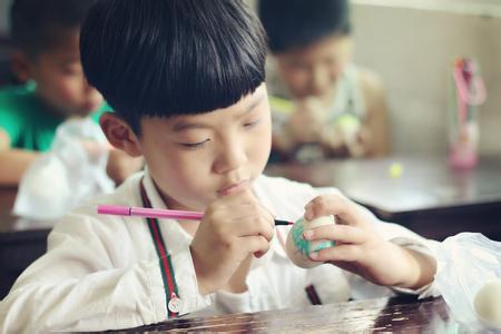 如何训练孩子专注力 培养孩子专注力的十大方法 六大法则与诀窍