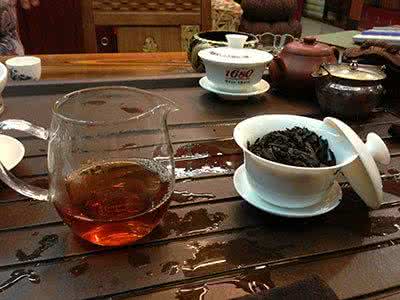 隔夜茶的妙用 隔夜茶的妙用 生活小窍门 隔夜茶的七大妙用方法 隔夜茶的妙用