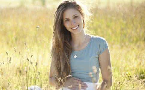 胎儿佝偻病 冬季孕妇多晒太阳好处多 预防胎儿先天性佝偻病