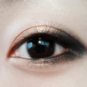 烟熏眼妆画法步骤图解 小烟熏眼妆教程