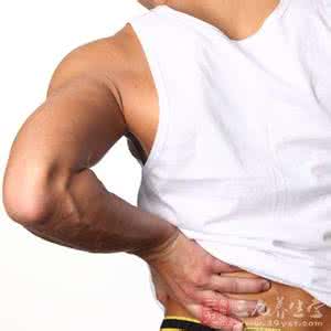 脚扭伤前脚掌不能用力 南京男子“摇红包”用力过猛扭伤腰