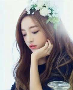 圆脸中长发烫发 圆脸长发烫发发型