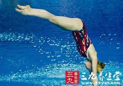 星跳水立方 金小鱼 金小鱼星跳水立方 “星跳水立方”金小鱼 跳水姿势不对伤害眼睛