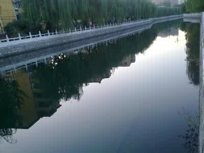 趟过门前一条河 门前流过一条河