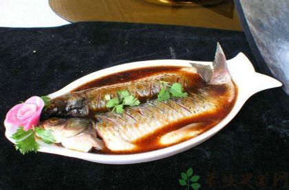 大鲤鱼最爱吃什么食物 大鲤鱼最爱吃什么?