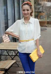 一风作品红豆白衬衣 清爽白衬衣怎么穿出时尚风